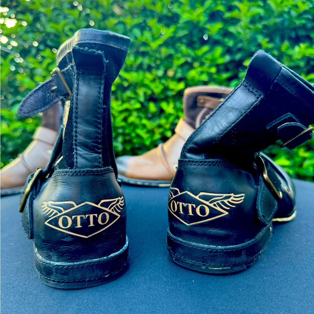 Size 10 Men’s leather low boots.
